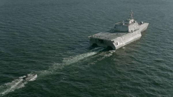 Военный корабль США треснул при проходе через Панамский канал