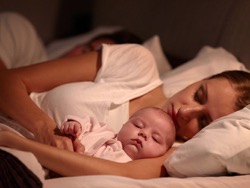 Почему младенцам нельзя спать вместе с родителями
