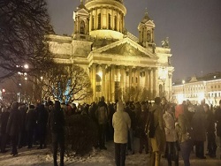 В Петербурге тысяча человек пришла на митинг против передачи Исаакиевского собора РПЦ