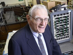 Изобретатель литий-ионного аккумулятора представил новый тип батарей