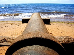 Ялтинские пляжи захлестывают потоки нечистот