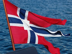 Двое российских рыбаков случайно уплыли в Норвегию на сломанной лодке