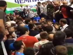 В Ингушетии на чемпионате по вольной борьбе болельщики затеяли массовую драку