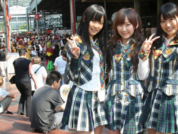 В Токио школьницам запретили ходить на свидания за деньги