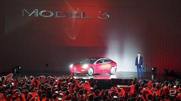 Tesla передала покупателям 30 первых электрокаров Model 3