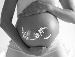 Употребление рыбы во время беременности может защитить ребенка от астмы