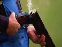 На Урале полицейский ради интереса выстрелил себе из ружья в зад