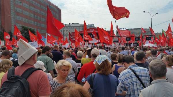 Организатора митинга против реформы обвинили в том что он не мешал выкрикивать "Путин вор"