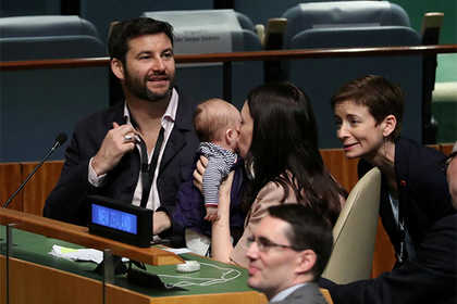 Глава правительства Новой Зеландии прибыла на Генассамблею ООН с грудным ребенком