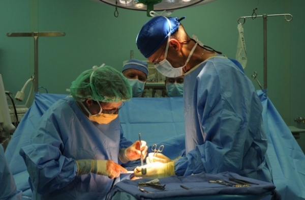 Уволен проводивший уникальные операции детям врач-трансплантолог