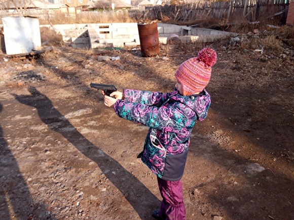 В Сибири детям в храме на воскресных занятиях выдали пистолет Макарова