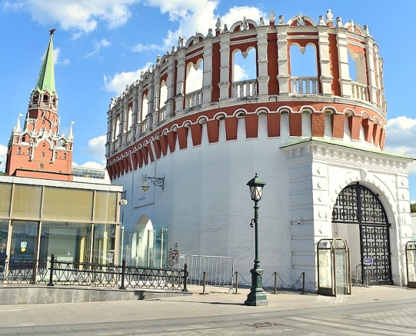 Елена Гагарина ждет иностранных туристов в Кремле не раньше следующего года