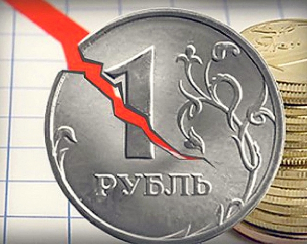 В Кремле отказались признавать рубль "одной из самых слабых валют" в мире