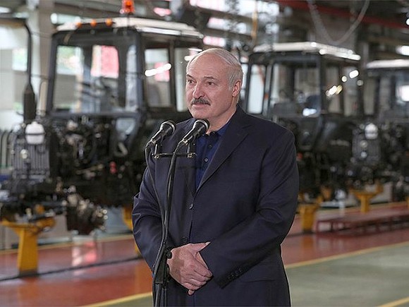 Официальные структуры Белоруссии распространили информацию о рейтинге Лукашенко в 76%