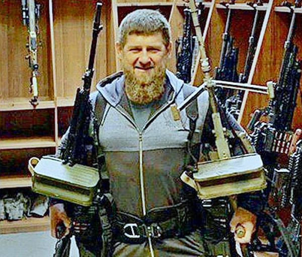 Песков оценил фото Кадырова с пулеметами