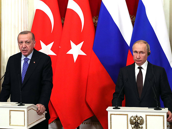 Эрдоган обвинил Россию, Францию и США в поставках оружия Армении