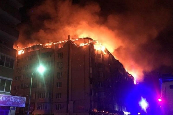 «Дом из пенопласта»: в Краснодаре пожар уничтожил 88 квартир в мансарде жилого здания