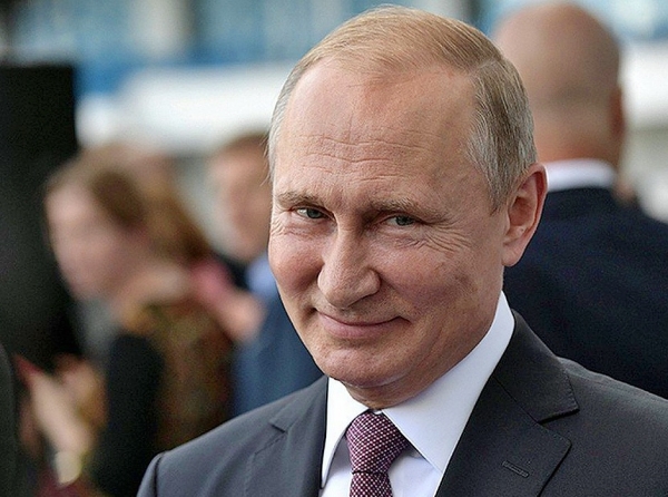 Путин пообещал торжественно наградить молодых деятелей культуры