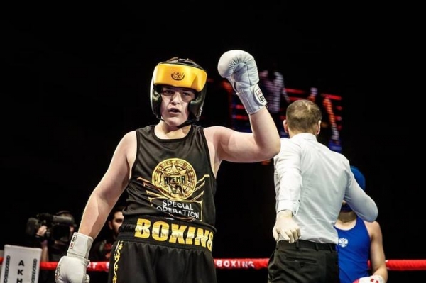 Сыну Кадырова присудили победу на турнире по боксу, когда его начал бить соперник