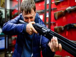 Сложно ли получить гражданское огнестрельное оружие в России?