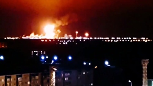 Жители Тобольска заметили крупное пламя над заводом «Сибура»