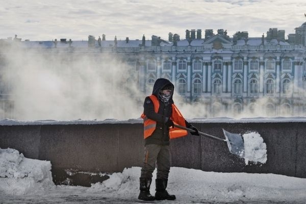 Депутаты предлагают отправить должников по ЖКУ на уборку снега
